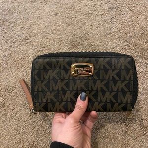 Michael Kors Wristlet Wallet